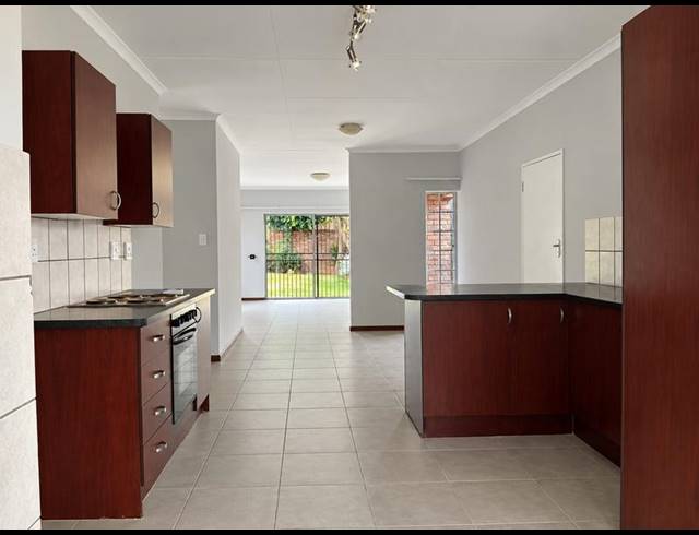 3 BEDROOM HOUSE FOR SALE IN THATCHFIELD
